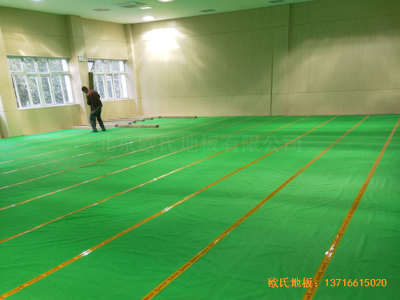 上海丰庄西路绿地小学舞台体育地板安装案例1
