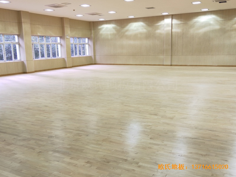 上海丰庄西路绿地小学舞台体育地板安装案例3