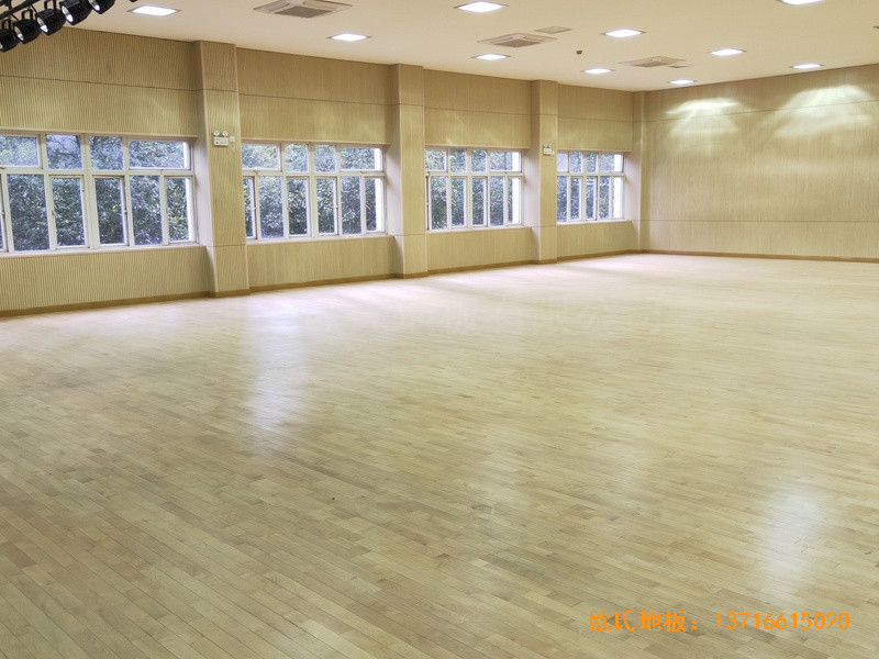 上海丰庄西路绿地小学舞台体育地板安装案例5