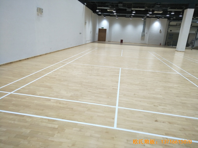 上海铺东宁桥路669号体育馆运动木地板安装案例0