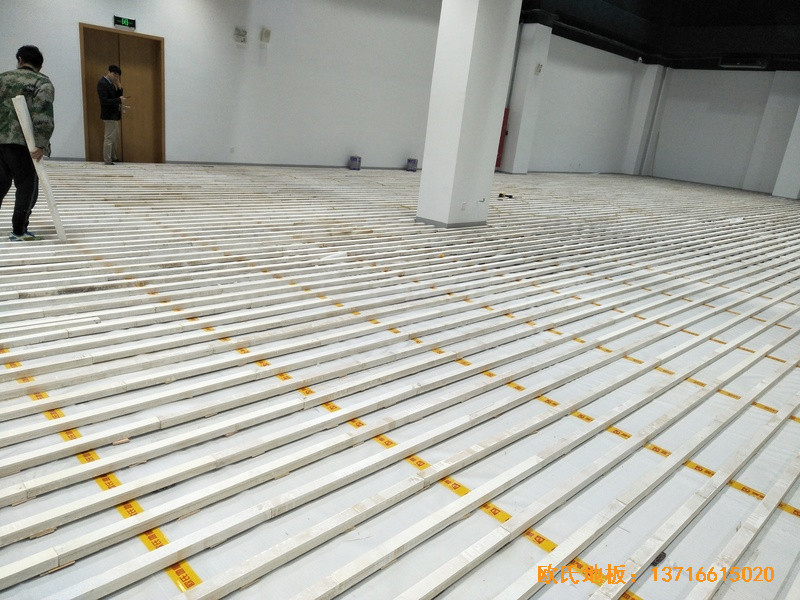 上海铺东宁桥路669号体育馆运动木地板安装案例1