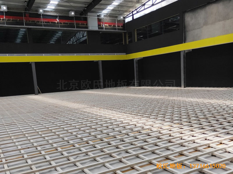 南阳骄阳体育篮球俱乐部运动地板施工案例0