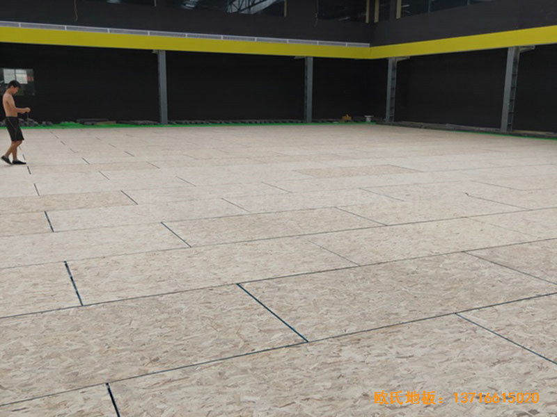 南阳骄阳体育篮球俱乐部运动地板施工案例1