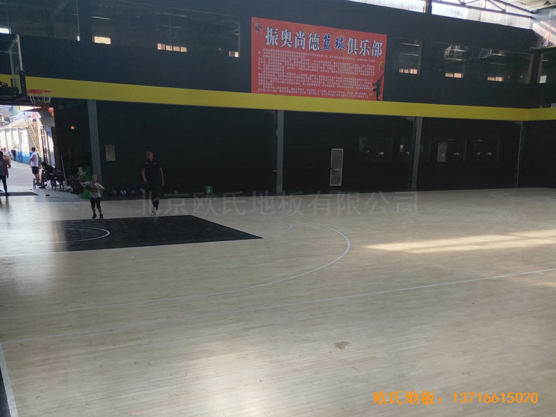 南阳骄阳体育篮球俱乐部运动地板施工案例2