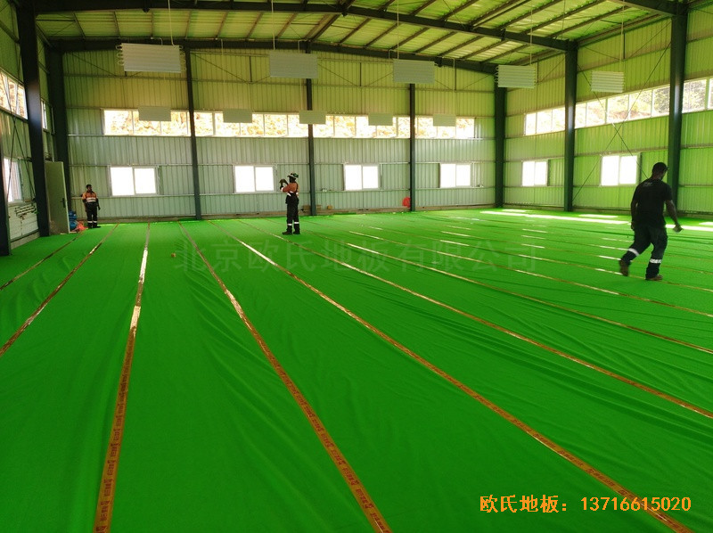 巴布亚新几内亚羽毛球馆体育地板铺设案例2