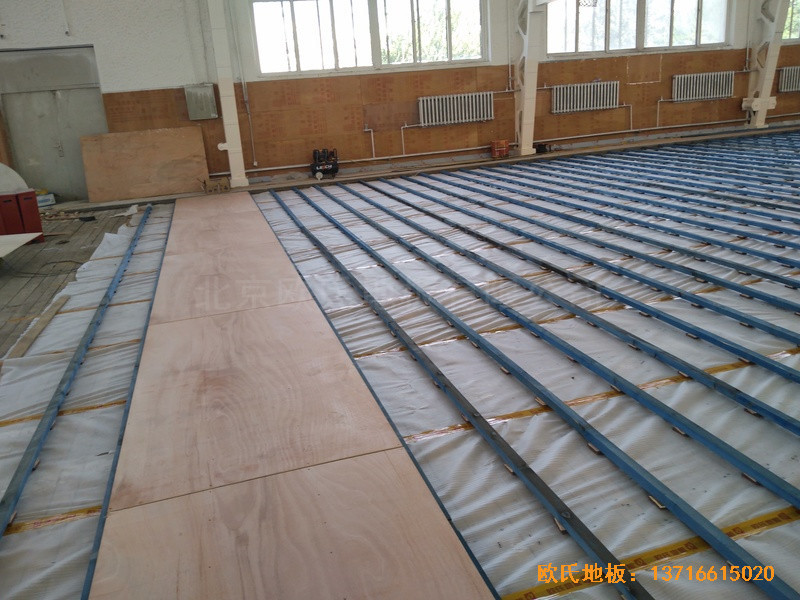 内蒙古呼和浩特赛罕区师范大学体育学院训练馆体育木地板安装案例1
