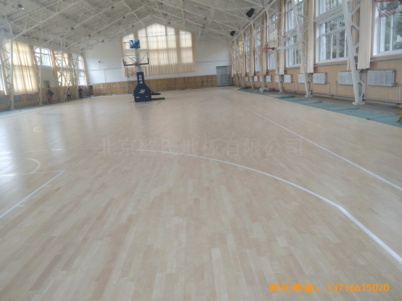 内蒙古呼和浩特赛罕区师范大学体育学院训练馆体育木地板安装案例3