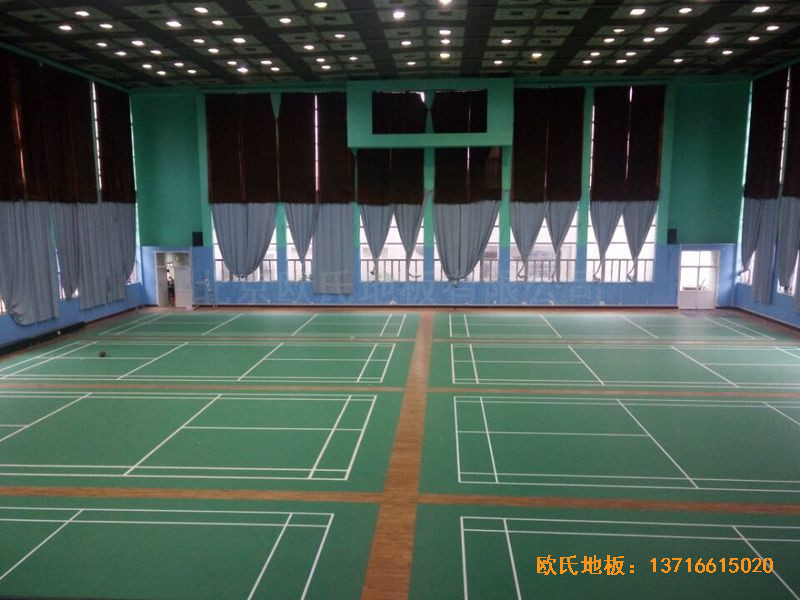 江苏科技大学羽毛球馆运动木地板安装案例3