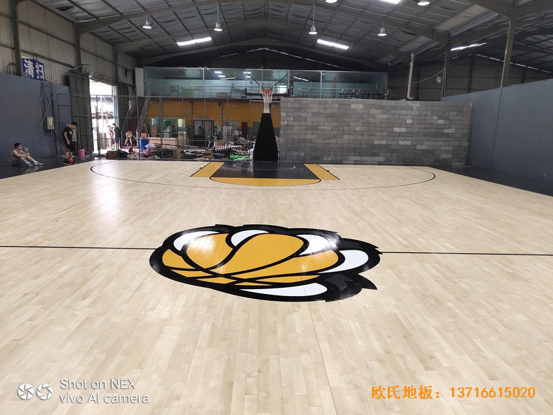 泉州侨乡壹吨篮球场运动地板铺装案例3