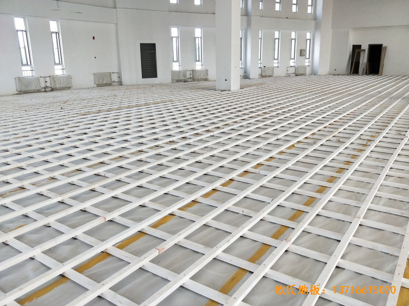 北京房山长阳小学篮球训练馆体育木地板施工案例0