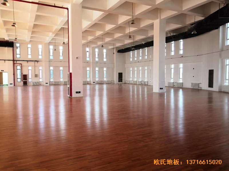 北京房山长阳小学篮球训练馆体育木地板施工案例1