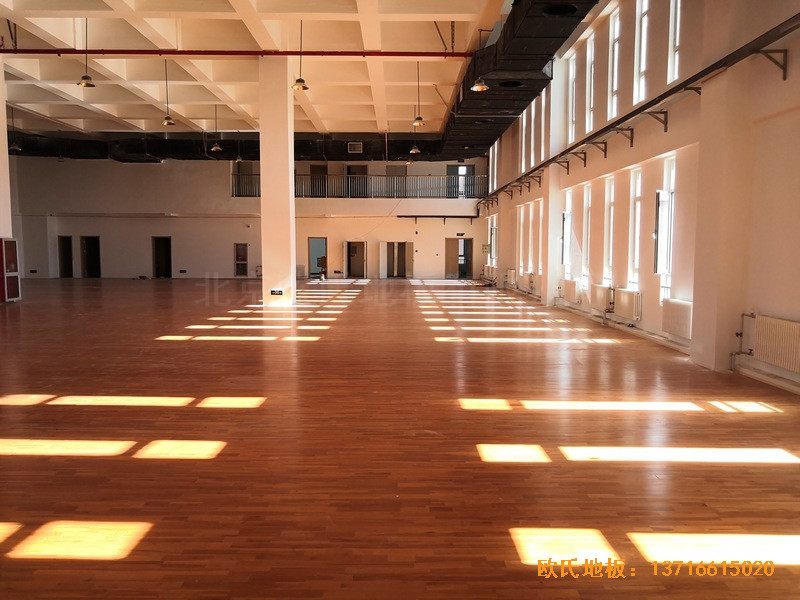 北京房山长阳小学篮球训练馆体育木地板施工案例3
