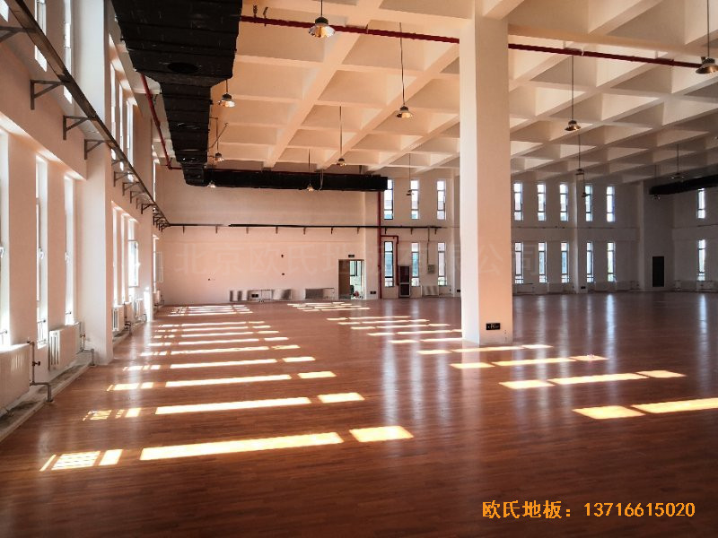 北京房山长阳小学篮球训练馆体育木地板施工案例4