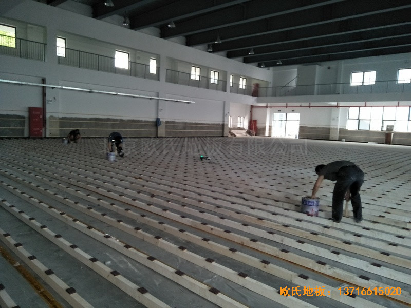 上海嘉定娄唐学校篮球馆体育地板铺设案例1