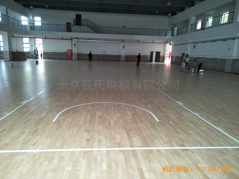 上海嘉定娄唐学校篮球馆体育地板铺设案例4