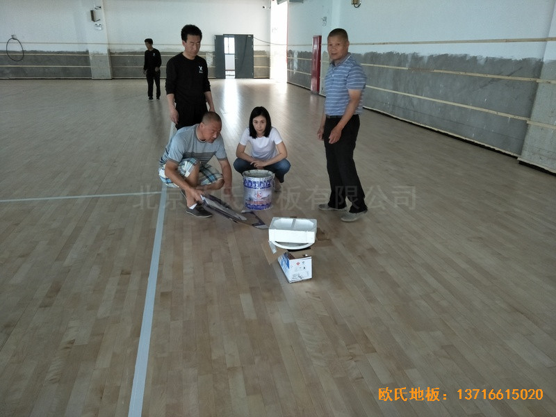上海嘉定娄唐学校篮球馆体育地板铺设案例5
