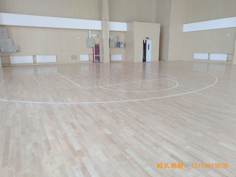 山东济南雪山小学篮球馆运动木地板铺装案例0