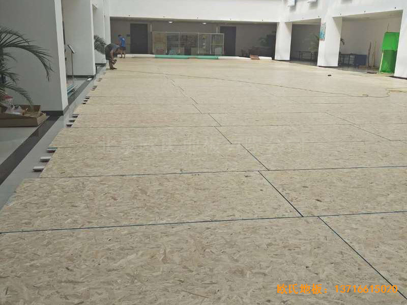 山东荷泽定陶新一中篮球馆运动地板施工案例2