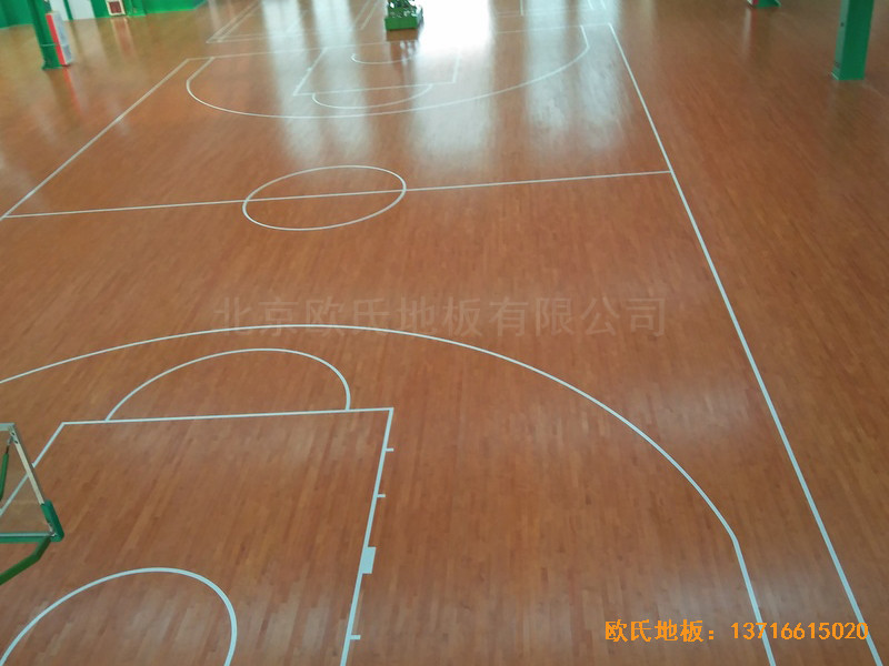山东荷泽定陶新一中篮球馆运动地板施工案例3