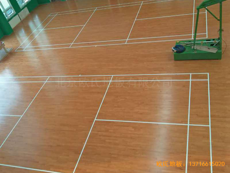 山东荷泽定陶新一中篮球馆运动地板施工案例4