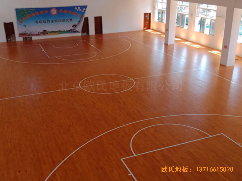 山东菏泽第六实验小学篮球馆运动木地板安装案例0