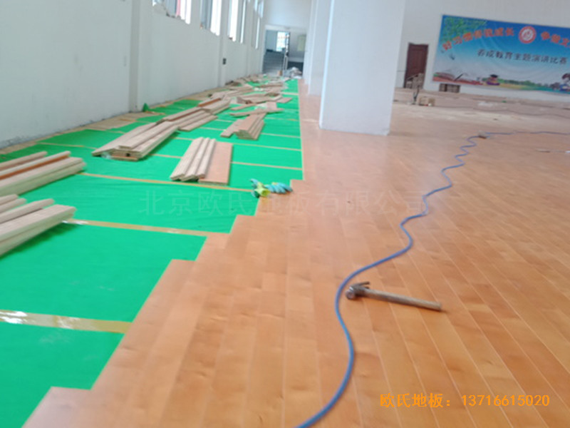 山东菏泽第六实验小学篮球馆运动木地板安装案例3