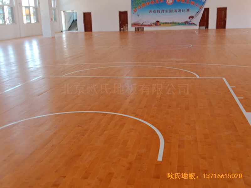 山东菏泽第六实验小学篮球馆运动木地板安装案例4