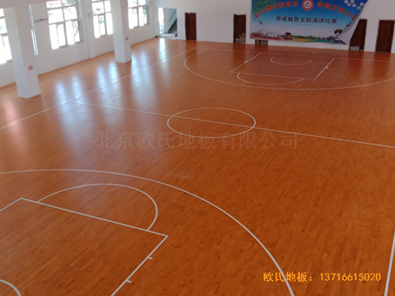 山东菏泽第六实验小学篮球馆运动木地板安装案例5