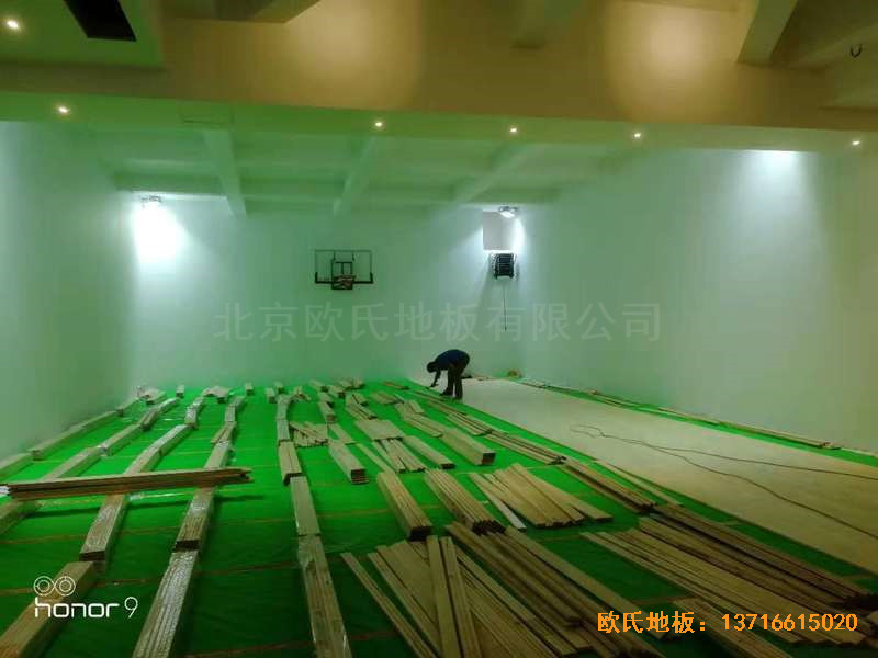 上海闵行西郊庄园2区156号篮球馆运动木地板施工案例1