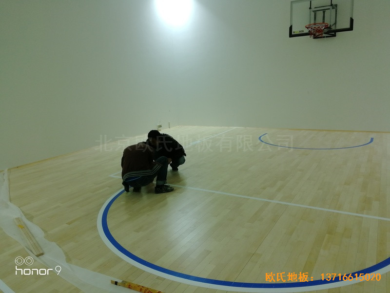 上海闵行西郊庄园2区156号篮球馆运动木地板施工案例2