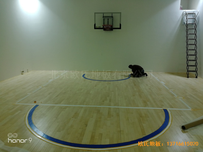 上海闵行西郊庄园2区156号篮球馆运动木地板施工案例3