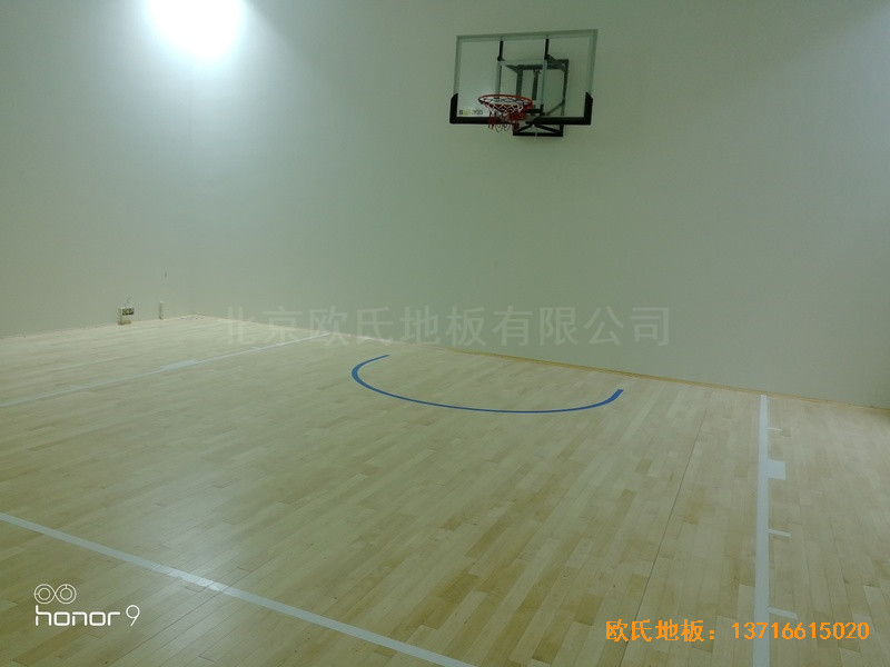 上海闵行西郊庄园2区156号篮球馆运动木地板施工案例4