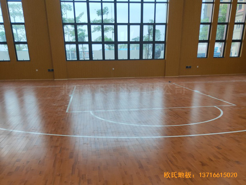 广东珠海白藤东小学篮球馆运动木地板安装案例0