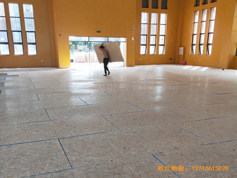 广东珠海白藤东小学篮球馆运动木地板安装案例2