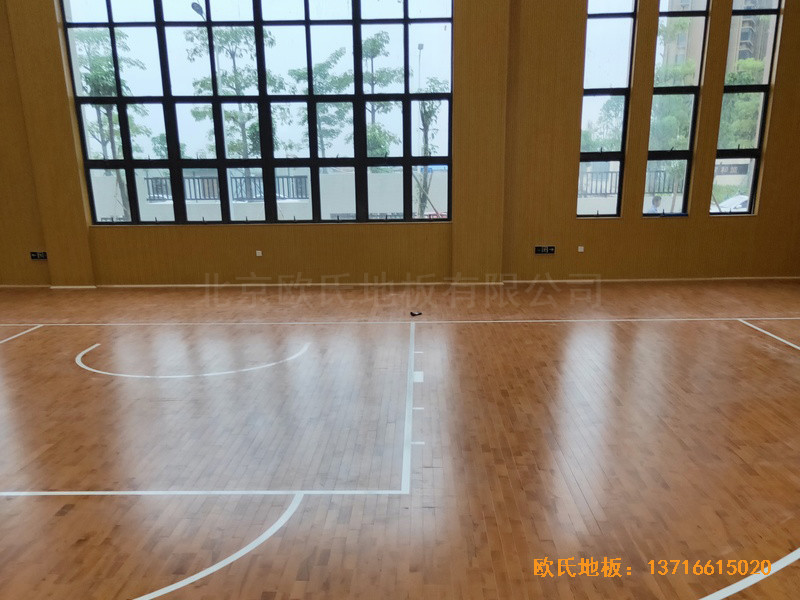 广东珠海白藤东小学篮球馆运动木地板安装案例4