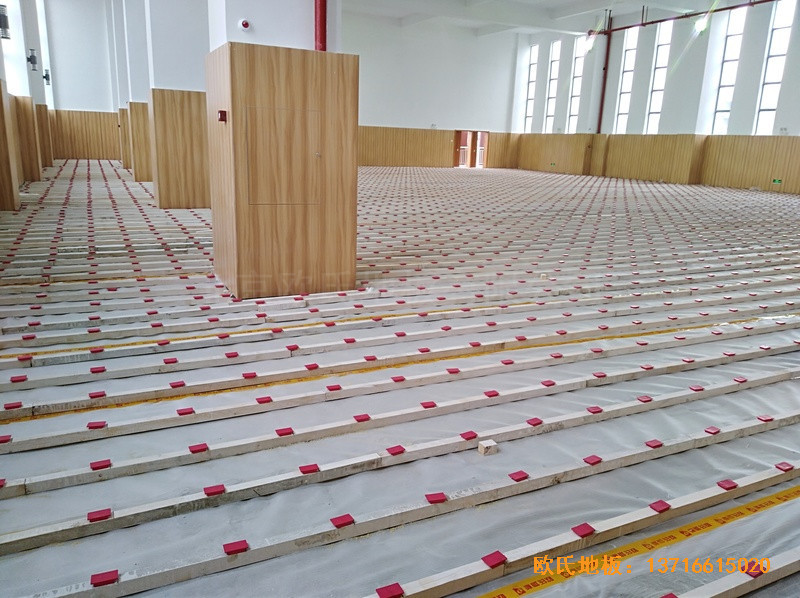 广州南沙区珠江中学篮球馆运动木地板铺设案例1