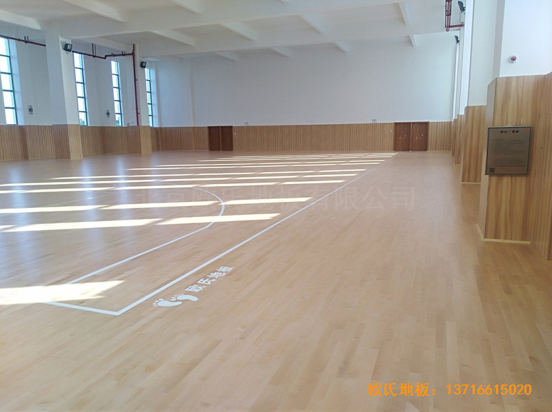 广州南沙区珠江中学篮球馆运动木地板铺设案例4