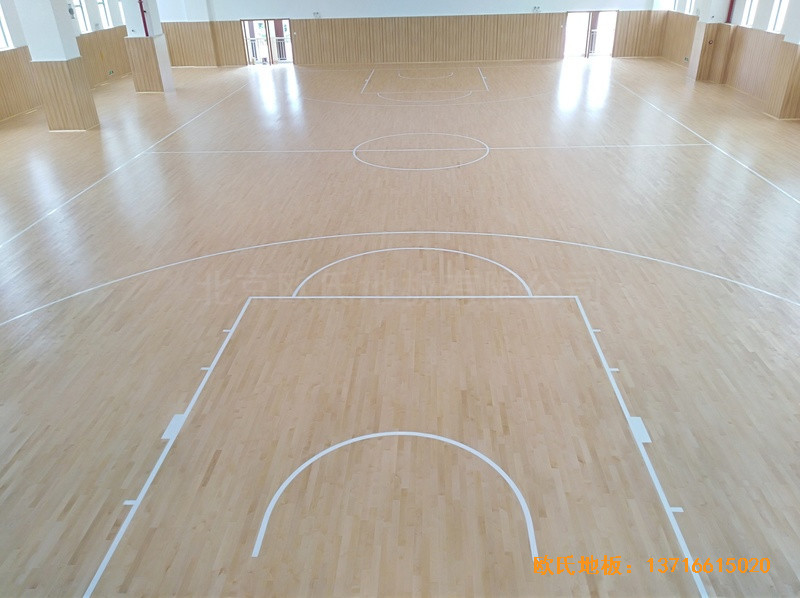 广州南沙区珠江中学篮球馆运动木地板铺设案例5
