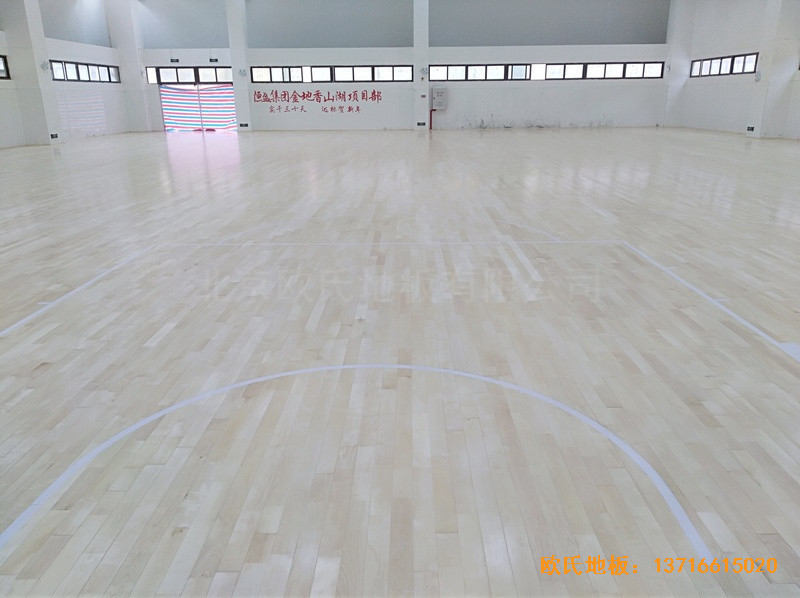 广州金地香山湖小学篮球馆运动地板施工案例0