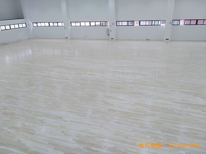 广州金地香山湖小学篮球馆运动地板施工案例1
