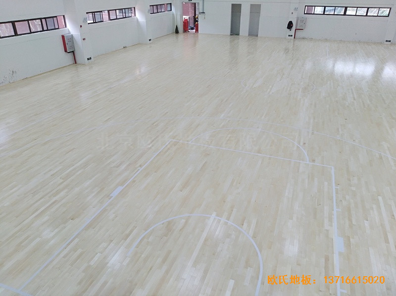 广州金地香山湖小学篮球馆运动地板施工案例3