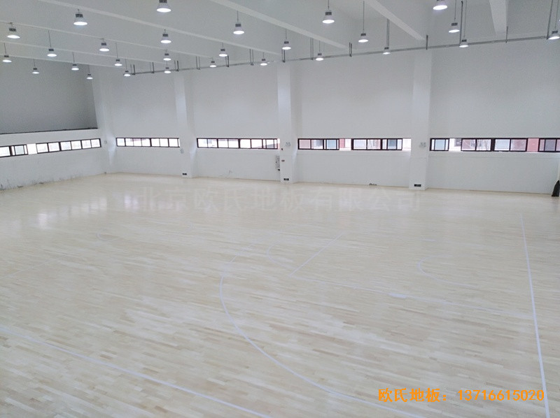 广州金地香山湖小学篮球馆运动地板施工案例4