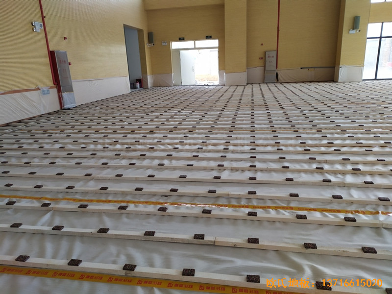 广州黄埔区万樾山小学篮球馆体育木地板铺装案例1