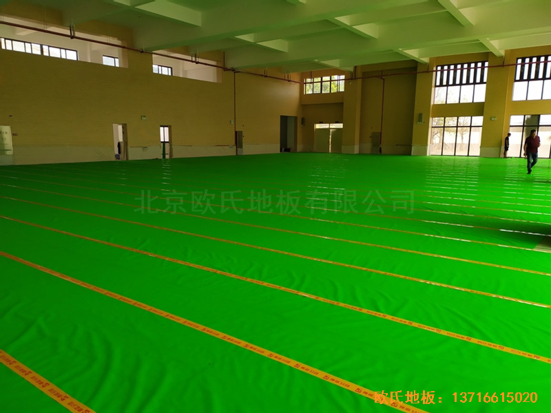 广州黄埔区万樾山小学篮球馆体育木地板铺装案例2