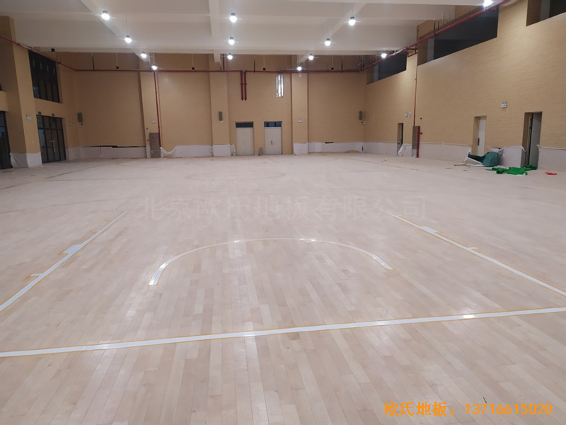 广州黄埔区万樾山小学篮球馆体育木地板铺装案例5