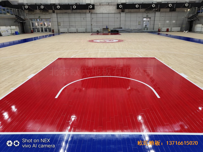 新疆乌鲁木齐兵团二中篮球馆运动地板安装案例5