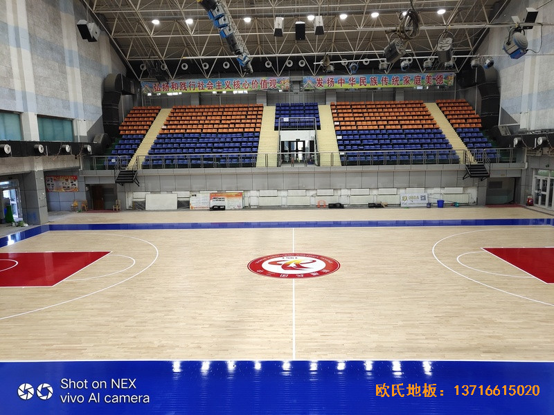 新疆乌鲁木齐兵团二中篮球馆运动地板安装案例6