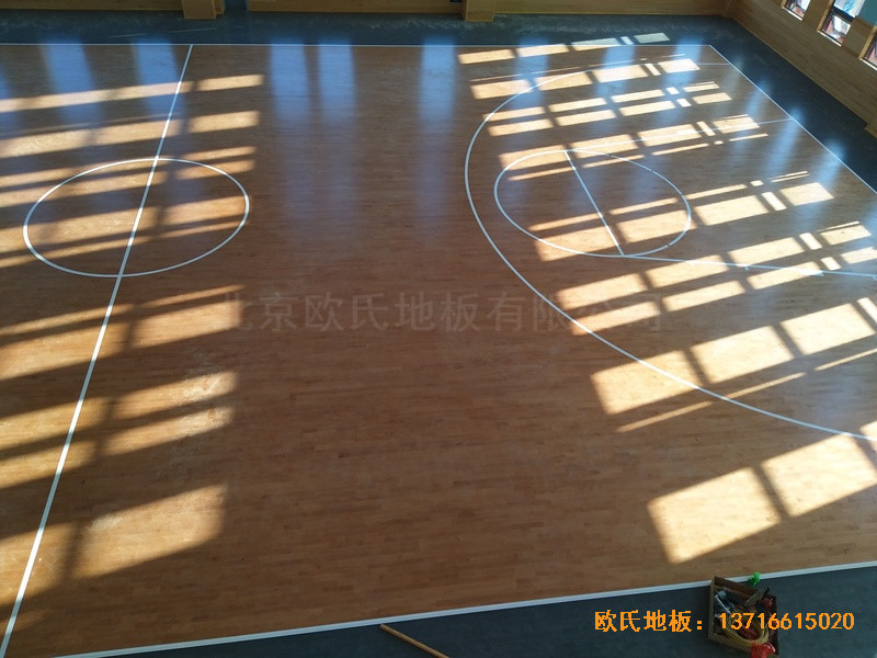 武汉广阜屯小学清江锦城分校篮球馆体育木地板施工案例4