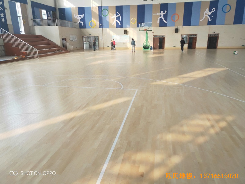 江苏三井实验小学篮球馆运动地板施工案例4