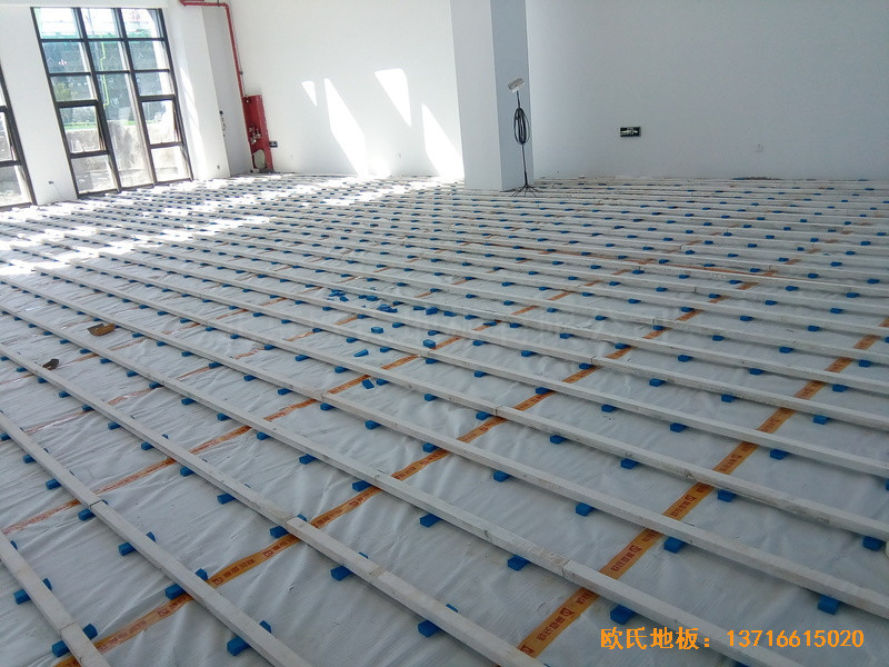 江苏常卅市都市科技园篮球馆体育木地板铺装案例1
